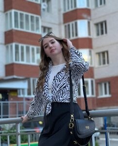 NecoleRemondini cheer flowers Pic 3