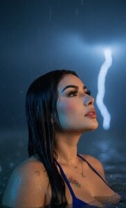 MaddyGray_ Public Pic 4