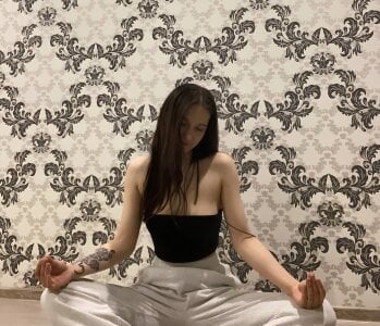 miaumiau_Mia Public Pic 4