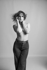 CarinaCurly self-portrait Pic 7