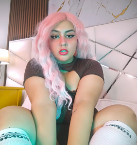 Alisson_Bigass_ Public Pic 4