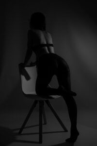 carlina_15 Class, curves, and a touch of mystery Pic