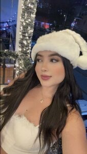 Emiily_Moore1 Christmas 🤍✨ Pic 2