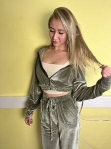 WandaHendry Public Pic 4