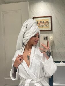 CinthiaCollins you want take a shower with me ? Pic 3