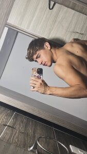 zackary_0のHey it's meの 2枚の写真