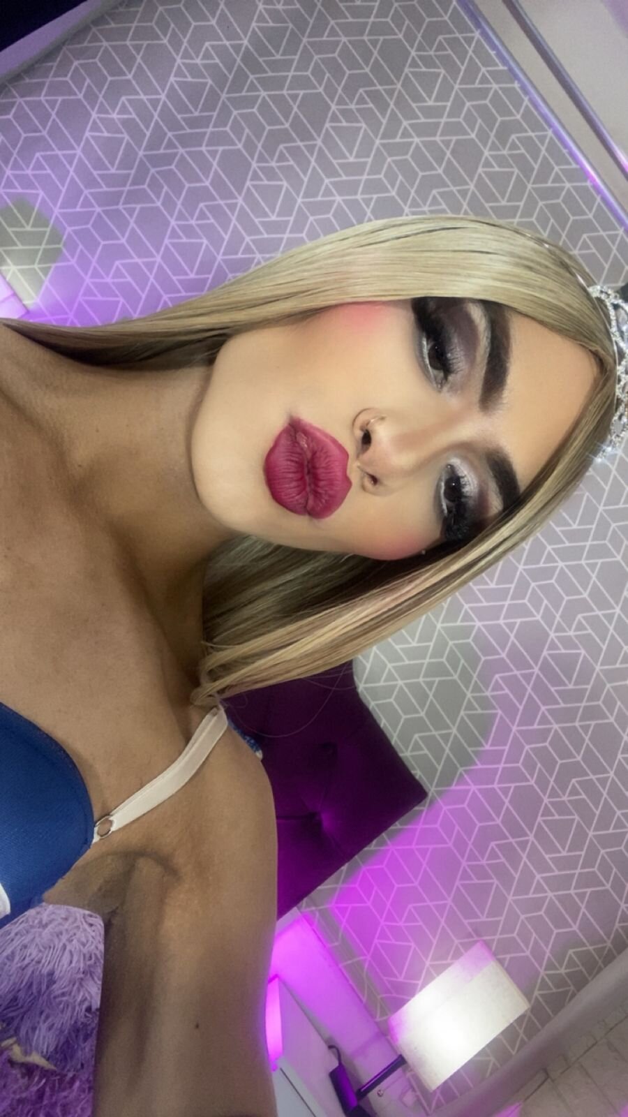 Zamara_Kleii 님의 트렌드 중인 사진  1956개