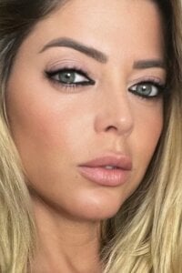 SarahLynz Warning: I bite when I’m bored 😈 Pic 5