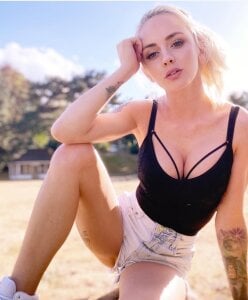 SugarSpiceBlonde Travel Pic