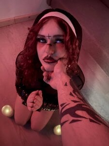 CrimsonVampCoupleNun’s Last Cigarette Bild