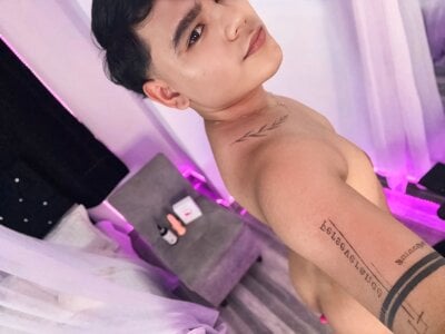 NoahVancelose control with me Bild