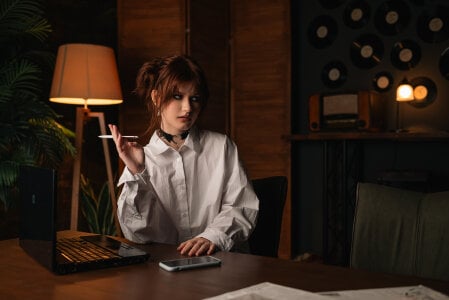 Aria_Vox The playful secretary Pic 3