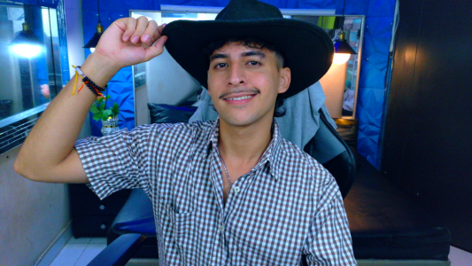 your trusted cowboy🤠🔥 de Alan_Del_Reyx  2 photos
