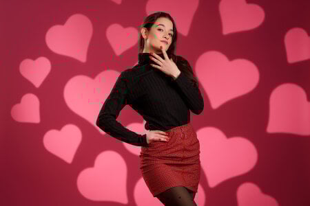 LucyDeLucaのThe Seduction Starts Hereの 2枚の写真