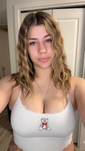 TheLexiLuvvr: Public ( 3 фото)