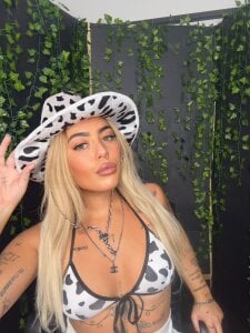 RoseyLeeX Public Pic 7