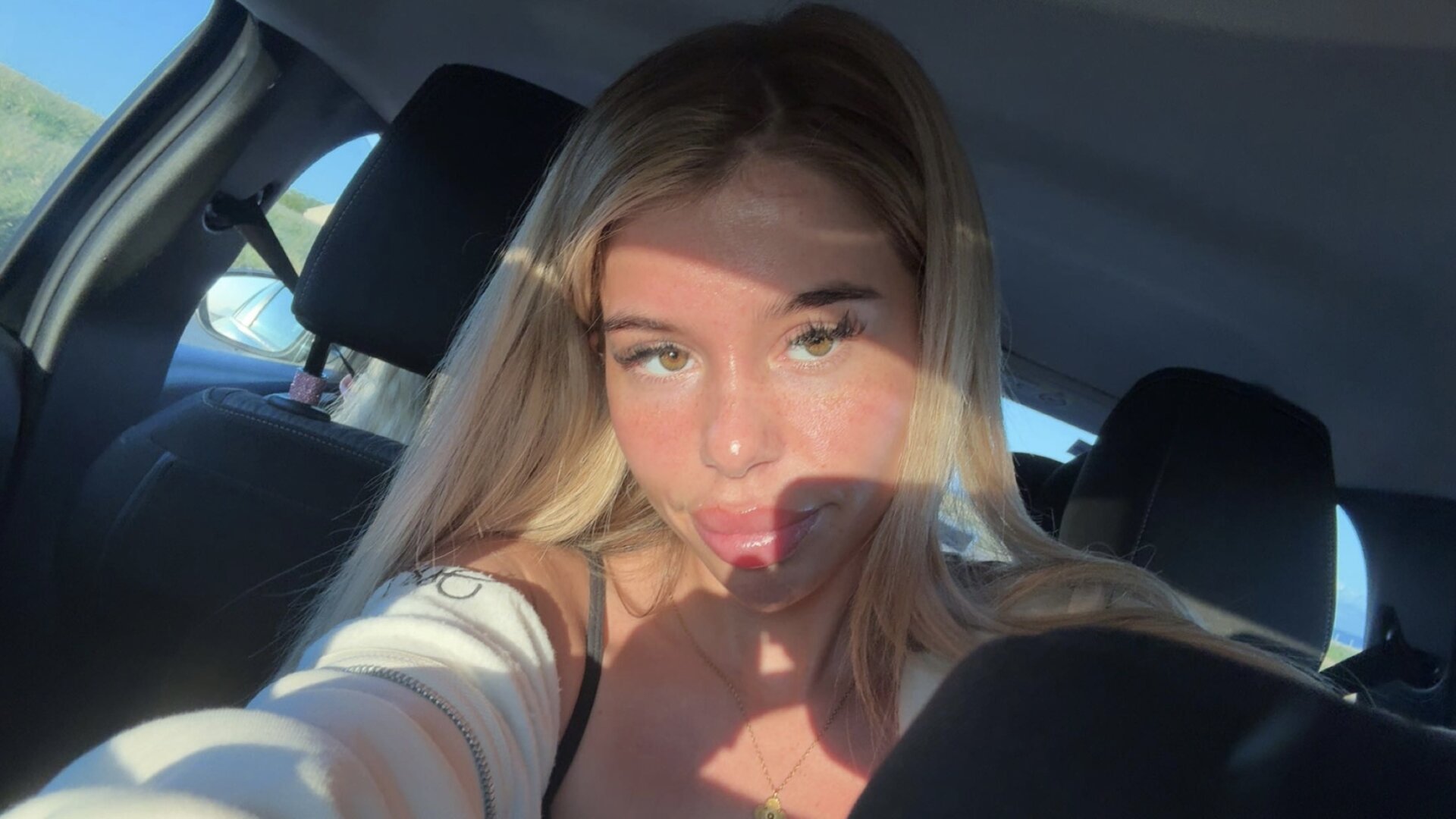 yournaughtypetitedollyy