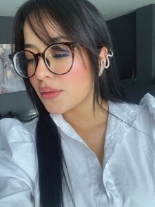 Lovely-martina Public Pic 3