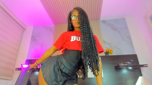 nahomy_james25 bullss red Foto