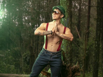 Good or your bad guy de Liam_walk_  2 Imagens