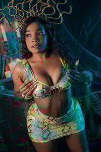 Aliisson_Cruz Sexy Meduza Pic 6