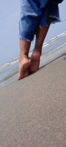 Elayha_28 my feet like the sand the most Foto 2