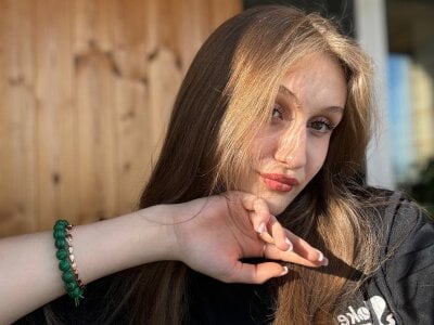 ElidiaPetit I'm streaming now💘 圖片 2