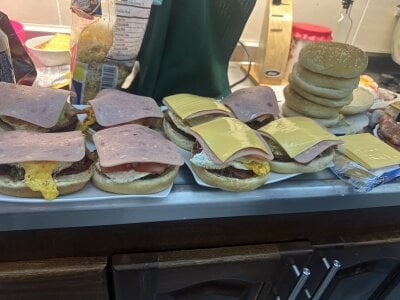 carol_latina13 Día de hamburguesas 😋🍔 Hamburguer eating day 🍔😋 Pic