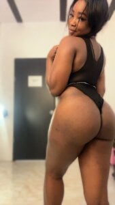 BLACK AND DANGEROUS de GabyyJones  3 photos