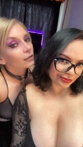 HoneyblakeandEmmagrey Public Pic 5