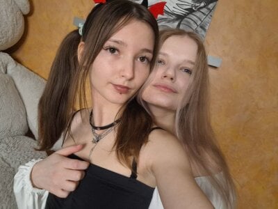 DongMolt Klara and shelly Immagine  4