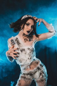 RoxiLester A sexy ghost in the darkness😈 Pic 5