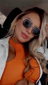 Hanna_Blondee_ Public Pic