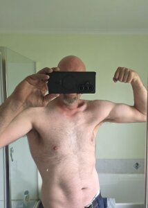 tony1266 play with me please Pic 4