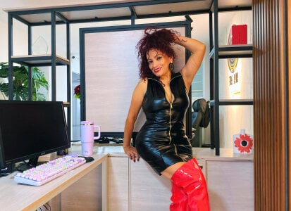 Kasandra_Gomez Today the office has new rules… and I'm in charge. зображення 3