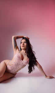 EmilyHealy_ Public Pic 2