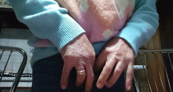 jhonschen's Lo misuro....ma è moscio..... Sex Photo 3