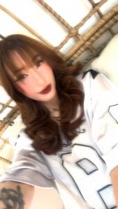 Amy-Skinny Public Pic 9