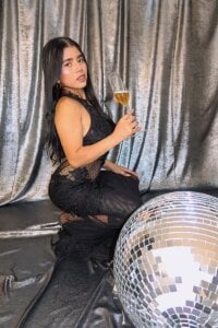 issi_loren Subtle, authentic and eternally elegant 💄🍾 Pic