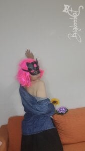 REAL-BigBoobCat Your pussycat with big tits and pink hair wants to enjoy herself with you. Foto 5