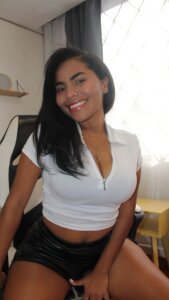 Loren_bounce Public Pic 4