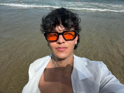 Leo_Savage_ Public Pic 5