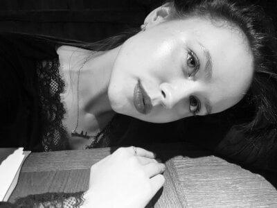 SusannaScholler Black and white Love🖤🤍 Bilde 4