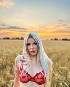 Bunny-Lou Public Pic 2