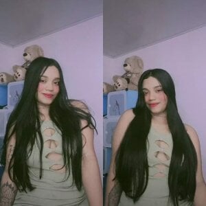 curvybrunnete Public Pic 4