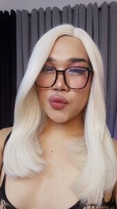 Avery_West doll as fuck? Foto