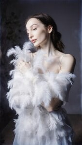 MarieKarma white feathered Gambar 2
