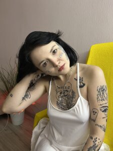 Ada_Manson Public Pic 3