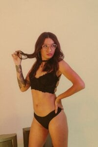LauraaGomezz__ Public Pic