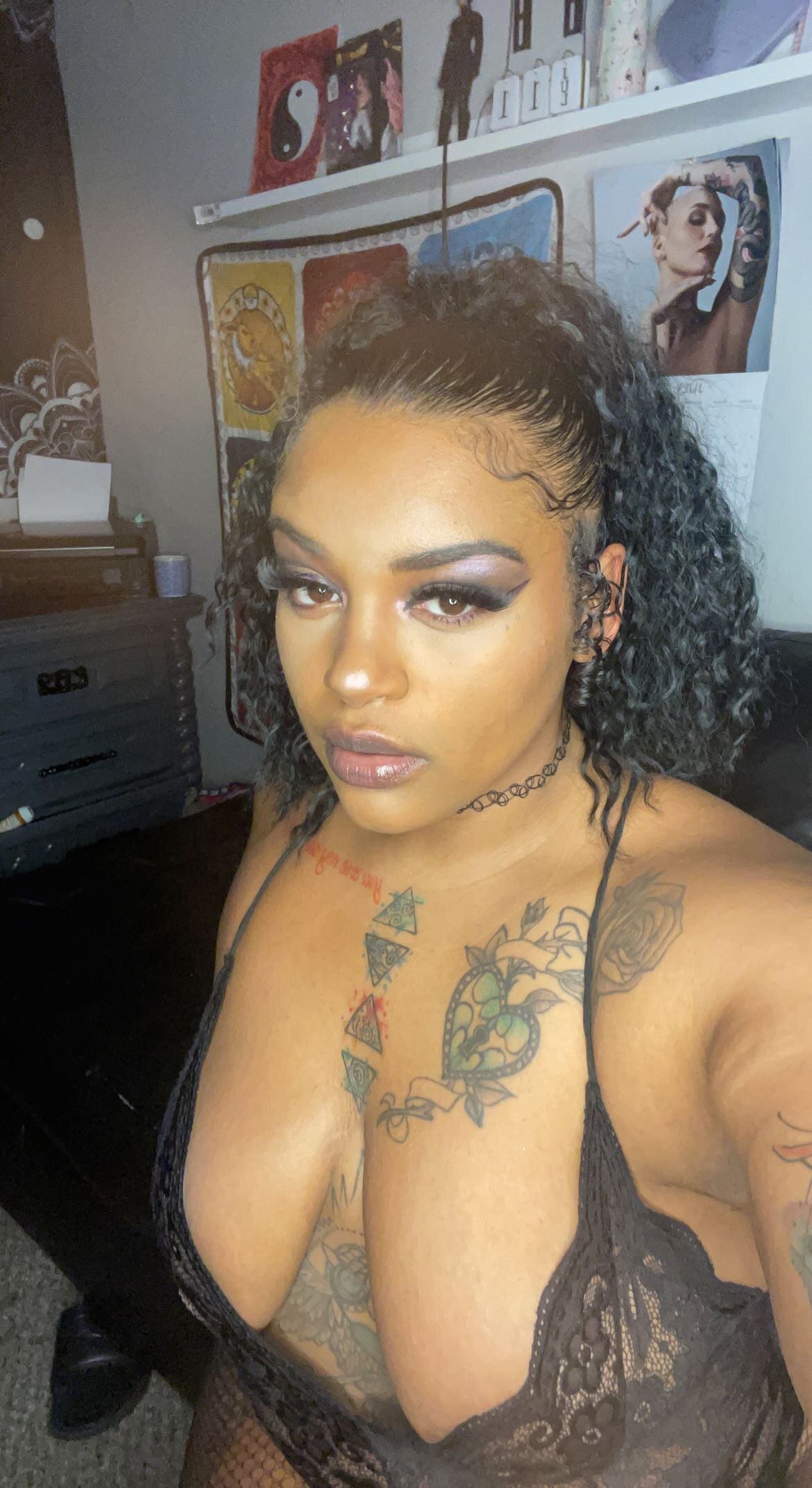 Join Theefreakyyonzee Live Sex Chat - Profiles, Reviews, & Porn